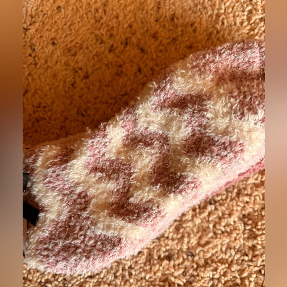 2/$20 - 3 pairs of cozy socks - Picture 4 of 6